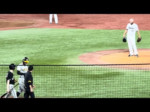 サイスニード、佐藤輝明に死球与えて帽子を取って謝罪