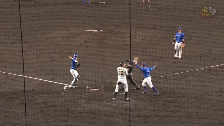 【判定セーフ】4回裏、 #青柳晃洋 選手のピッチャー犠牲バントとフィールダースチョイス！同点に追いつく！【2024/9/10Ｔ－ＤＢ】
