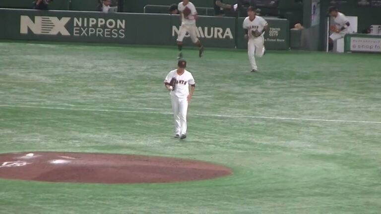 延長 マウンドへ向かう巨人 伊藤優輔【読売ジャイアンツ対 楽天ゴールデンイーグルス2024年9月22日】