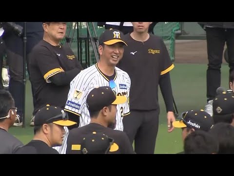 【阪神】藤川球児新監督が甲子園に！秋季練習スタート　佐藤輝明選手や才木浩人投手らと会話（2024年10月22日）