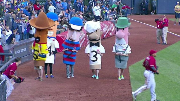 ARI@MIL: Brewers hold a second Sausage Race in 12th