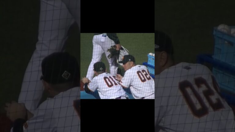 【合同トライアウト】ジャイアンツ川嵜陽仁と前田研輝がトライアウト開始前並んで話す姿 2024年プロ野球12球団合同トライアウト11月14日 #プロ野球
