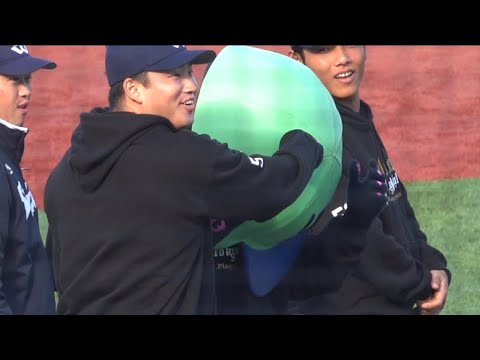 号外！ついに空中くるりんぱ成功！つば九郎ではなく塩見泰隆が見事に成功させる。ヤクルトファン感謝祭　村上宗隆　2024年11月30日ヤクルトスワローズハイライト