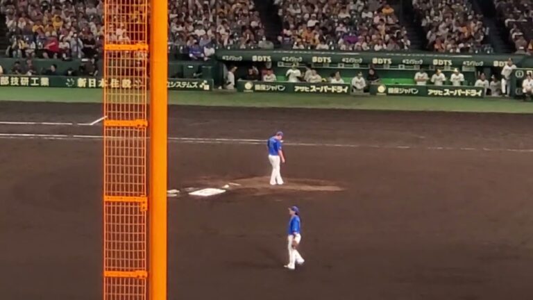 20240621　中川虎大が登板！ﾘﾘｰﾌｶｰに乗ってﾏｳﾝﾄﾞへ向かう→投球練習　8回ｳﾗ　横浜DeNAﾍﾞｲｽﾀｰｽﾞ@阪神甲子園球場･ﾚﾌﾄ外野
