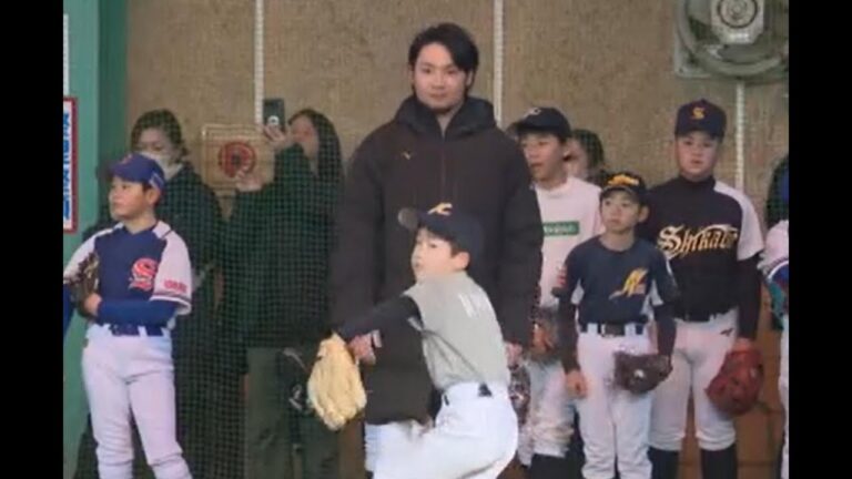 鹿部町出身の伊藤大海投手に佐呂間町出身の玉井大翔投手が指導 北海道出身の日本ハムファイターズ選手による“野球教室” 参加した子どもたちは憧れの選手との交流に目を輝かせる 北海道森町