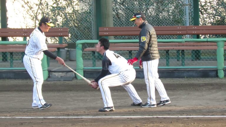 平成30年2月18日 春季キャンプ　福原コーチと藤谷①（安芸）