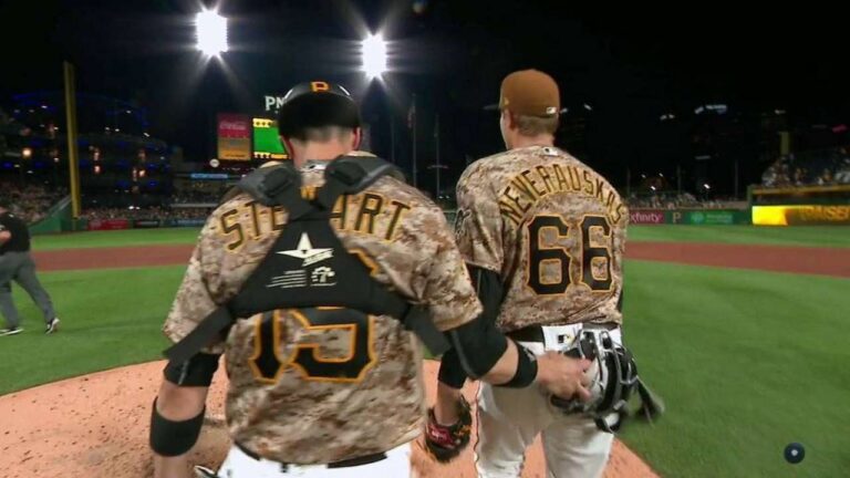 CIN@PIT: Neverauskas seals Pirates' shutout victory