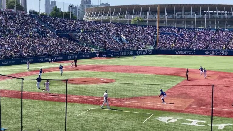 【奉納バント】ヤクルト・小川泰弘投手、無死一、二塁で見事初球送りバントを決める【現地観戦】