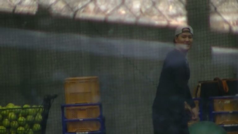 【ジャイアンツ選手自主トレ】郡拓也かな？キャッチボール中　　2025年1月8日 ジャイアンツ球場