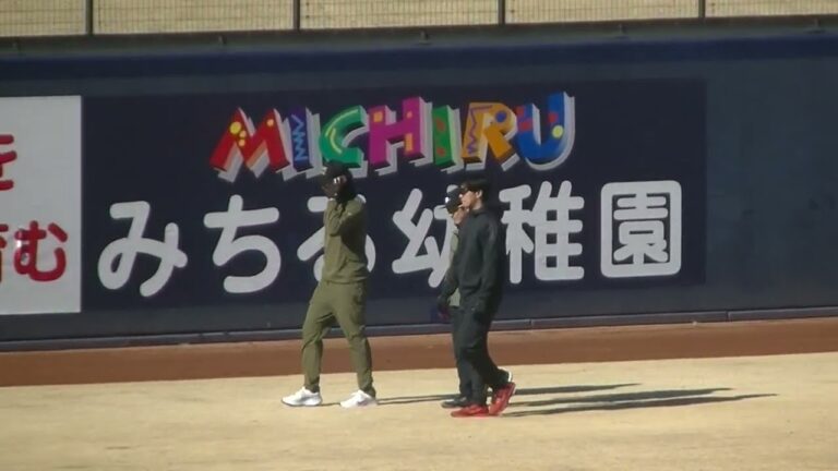 ファイターズ自主トレ〜石川直也や水野達稀がウォーミングアップ（日本ハムファイターズ 鎌ヶ谷スタジアム2025年1月13日）