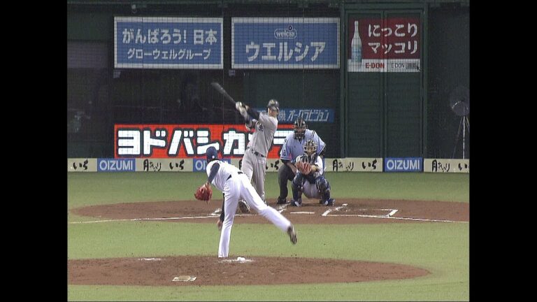 今日も美しいアーチ。T-岡田が反撃の一発を放つ