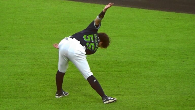 村上宗隆 選手#高嶺のなでしこ しり目に励むストレッチ【ファン対象】