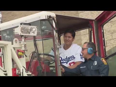 La DodgersのShohei Ohtani訪問、Pacific Palisadesの消防士に感謝します