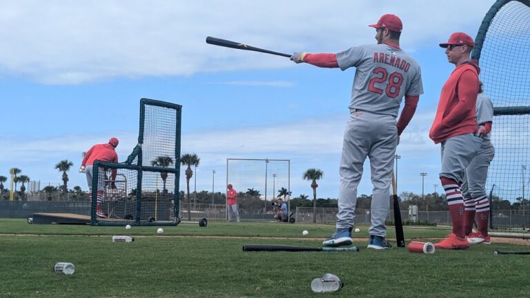 Cardinalsの最初のフルチームワークアウト：鮮明な内野ドリルとバットの亀裂に勝るものはありません！
