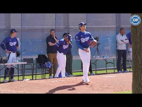ドジャーススプリングトレーニングワークアウト：ブルペンセッション中に靴heiオタニテスト