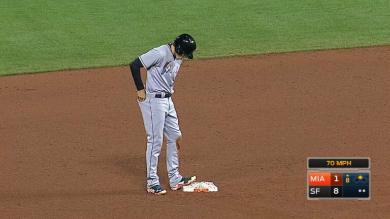 MIA@SF: Yelich hits three doubles vs. Giants