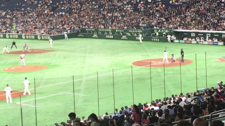 巨人対 MLB〜チャンスで和田恋三振に倒れる