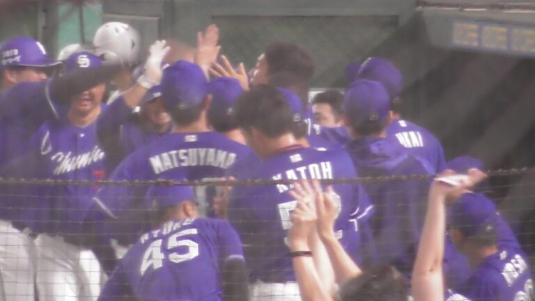 同点で延長も覚悟した9回表。チャンテメドレーが鳴り響く中放った石橋康太のレフトスタンドへのホームラン！ベンチの皆も笑顔で迎える(2023/9/30)