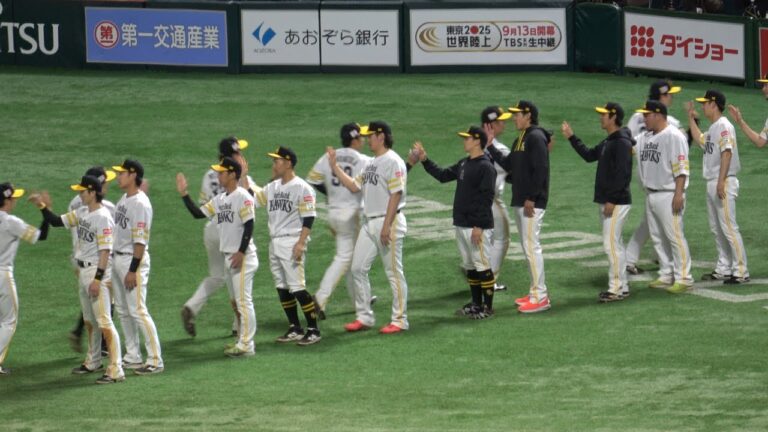 ホークスベンチに笑顔が😍ソフトバンクホークス本拠地初白星‼️オスナが閉めた⭐️山川穂高＆上沢直之が魅せる‼️2025.4.6⚾️ホークス対西武ライオンズ