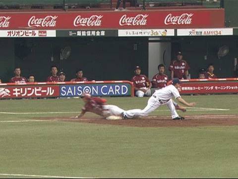 どっちが勝つ？ 中島裕之の華麗な守備 vs 渡辺直人の泥臭さ
