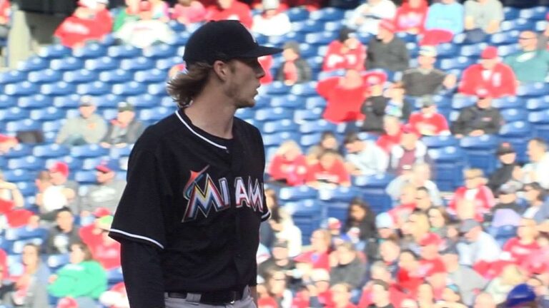 MIA@PHI: Conley holds Philliess to two runs over six