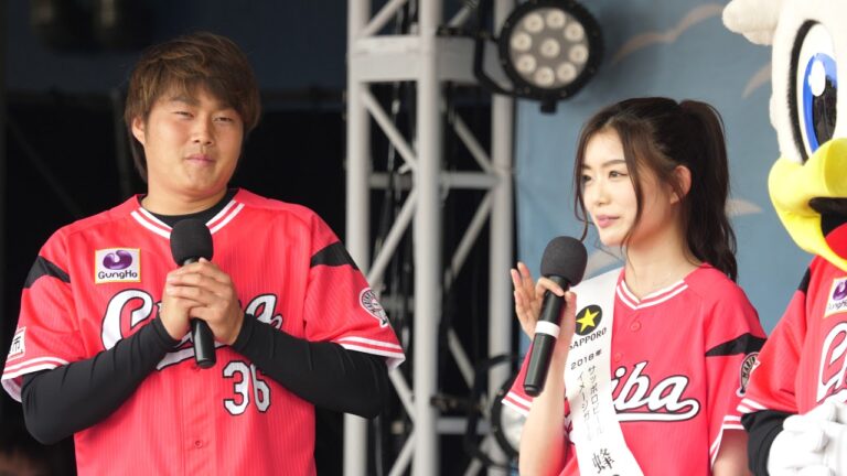 べっぴんさん 蜂谷晏海さん有吉投手から始球式に向け指導を受ける