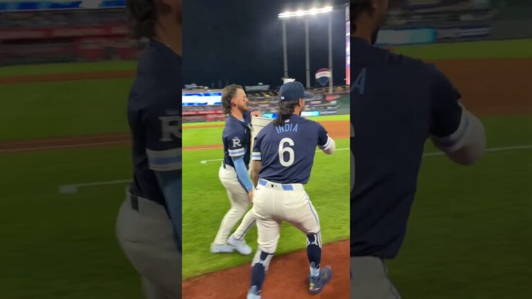 Vinnie Pasquantinoはフレディフェルミンの最大のファン#shorts #splash #walkoff #kansascityroyals #funnyです