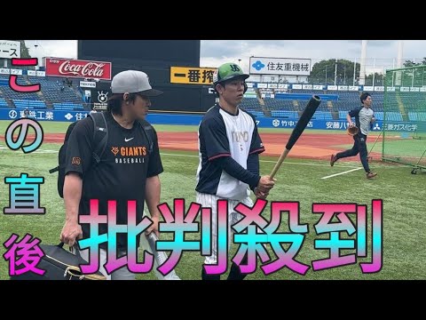 【きょうの1シーン】甲斐拓也のバットに増田珠が興味津々？　元ソフトバンクの2人 daily news