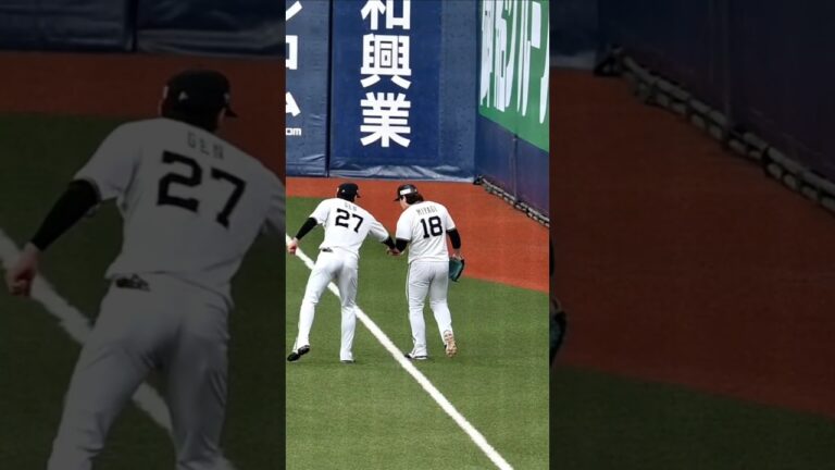 【宮城大弥 元謙太】2025.5.21 試合前のウォーミングアップに向かう宮城選手に元選手がグータッチで駆け寄ります。 #オリックスバファローズ #宮城大弥 #元謙太