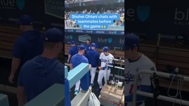 Ohtani taking the field🍿