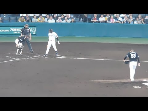 【ロッテバッテリーの気遣い】梅野のバースデーソングが流れた瞬間 投手はマウンドを外し捕手も立ち上がる