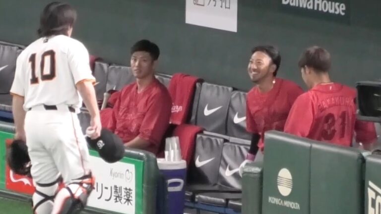 菊池、坂倉、中村奨成らと談笑する甲斐拓也！広島東洋カープvs読売ジャイアンツ 2025年7月5日