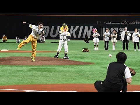 新浜レオンが福岡ソフトバン クホークス戦で始球式 高 校同級生の元選手・現広報 の重田倫明さんと再会& WAKI WAKIダンスで盛り上 がレオン!nt kokem