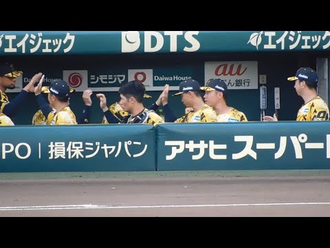 12連勝へ向けベンチで与祝 全員でハイタッチ