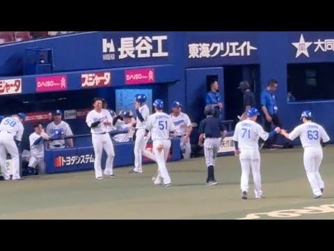 【中日ドラゴンズ 板山】勝ち越しタイムリー打った後、ベンチで佐藤龍世にお尻を叩かれまくるw◯2025/07/11