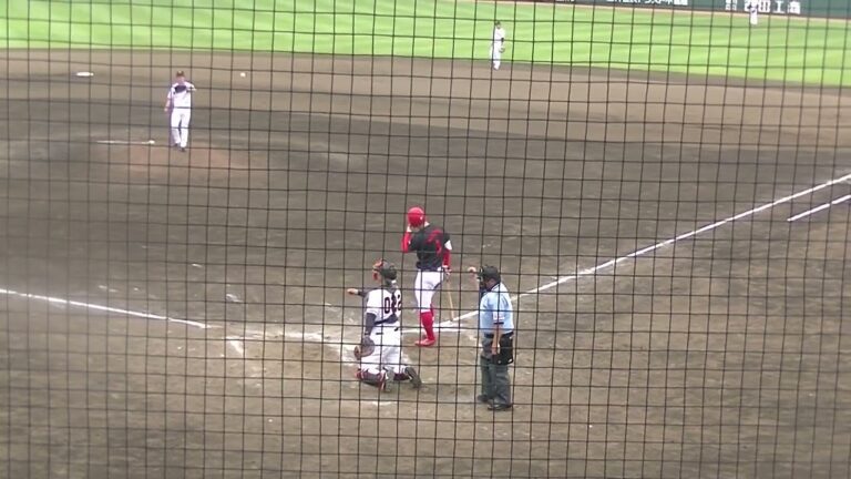 菊田拡和へのファールフライでチェンジ ベンチはファインプレーした菊田を讃える〜2023年6月27日 巨人３軍 対 トヨタ自動車