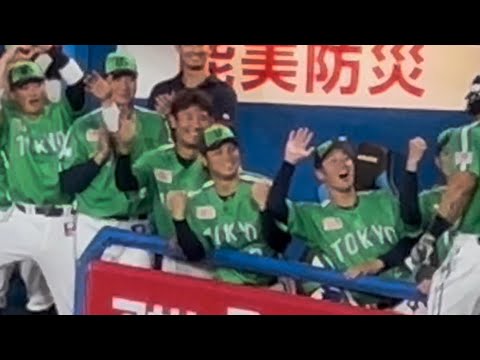 オスナの同点ホームランで喜ぶ奥川恭伸！
