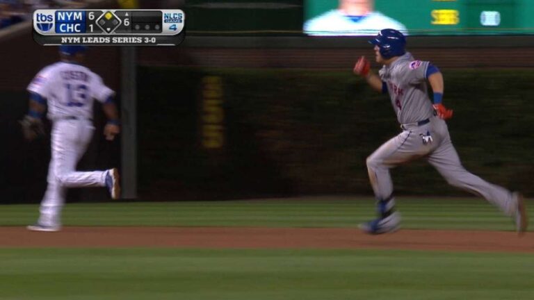 NLCS Gm4: フローレスが左翼手のシュワーバーを越えて三塁打を放つ