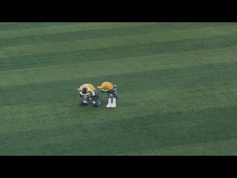 【対戦相手にご挨拶】試合前 レフト側阪神ファンに頭を下げるベイスターズのマスコットキャラクター