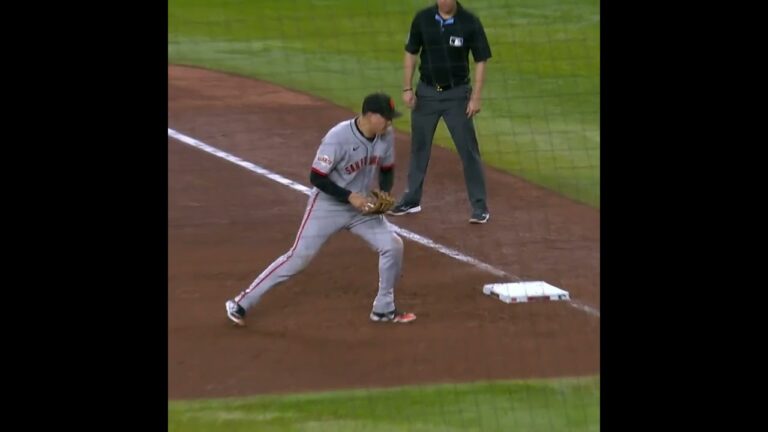 ウィルマー・フローレスがホームベースでケテル・マーテをアウトにする！