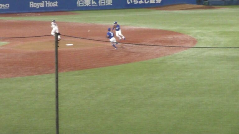 中日 山本泰寛のキャッチによる、663のダブルプレー　ヤクルト vs 中日　2025年9月11日(木)　神宮球場