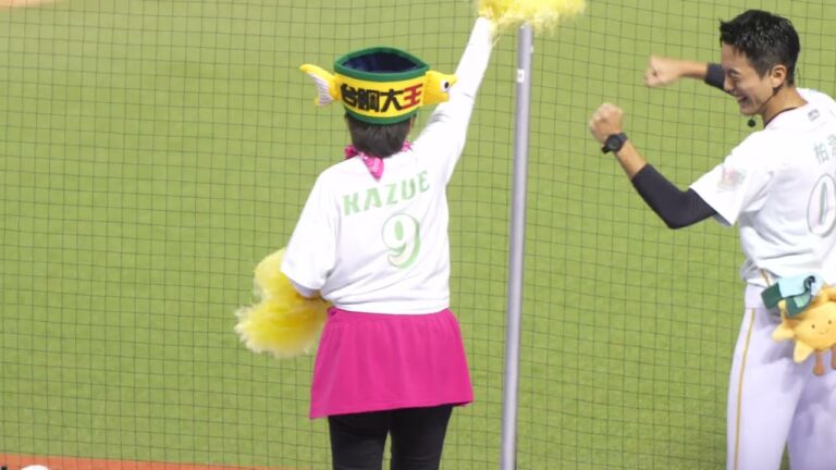75歲北海道阿嬤真的很愛王柏融！直接在舞台上跳應援曲〈夢花火〉#啦啦隊 #cheerleader #棒球 #baseball #台湾野球チア #台湾野球 #치어리더 #fancam #王柏融 #夢花火