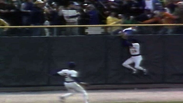 1982 ALCS Gm5: エドワーズが壁際でジャンプキャッチ