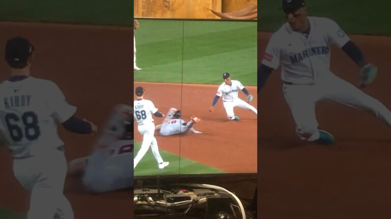 タイガース対マリナーズ第5戦、バエズの二塁打でカーペンター本塁打