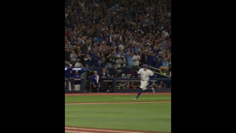 ブルージェイズはすぐに答えました 😤 ドルトン・バーショが同点に追いつきました! #ALCS