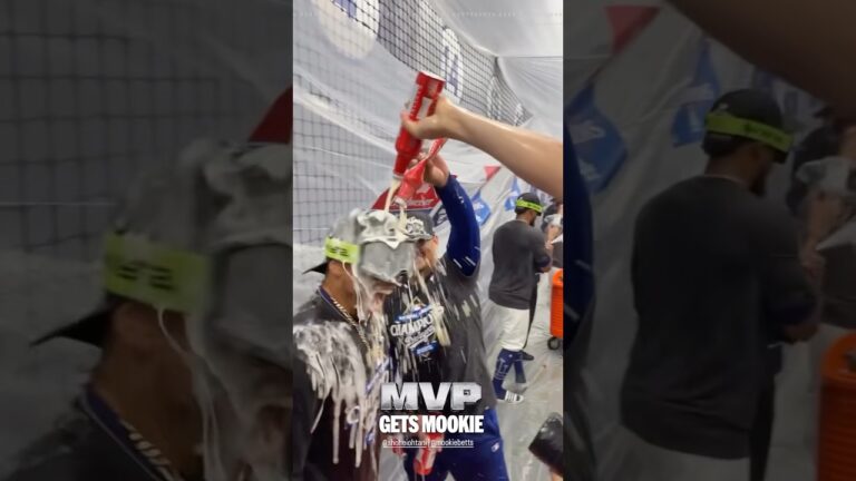 ムーキーと大谷翔平のシャンパンファイト！🤣🍾🥂🍺　ブリュワーズ戦10月18日リーグ優勝決定シリーズ🏆