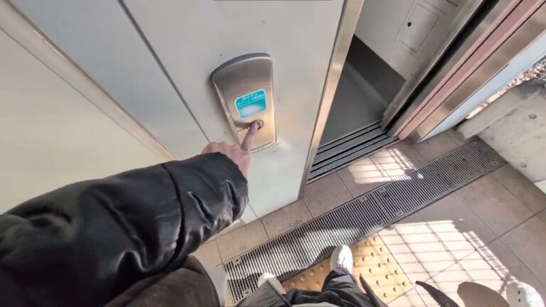 #Video #blogger 【FHD】JR大和路線 平野駅の奈良方面行きホーム階と改札階を結ぶエレベーターを撮ってみた！