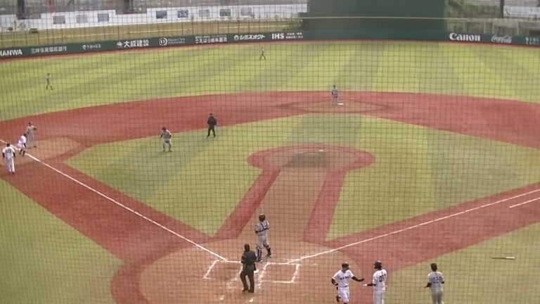 タイムリーヒットを放つ郡拓也（読売ジャイアンツ紅白戦2025年11月12日 巨人秋季キャンプ）