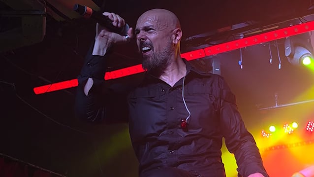 元KAMELOTのボーカリスト、ロイ・カーン、もう「昔」と同じキーでライブで「たくさんの曲」を歌っていないと認める BLABBERMOUTH.NET