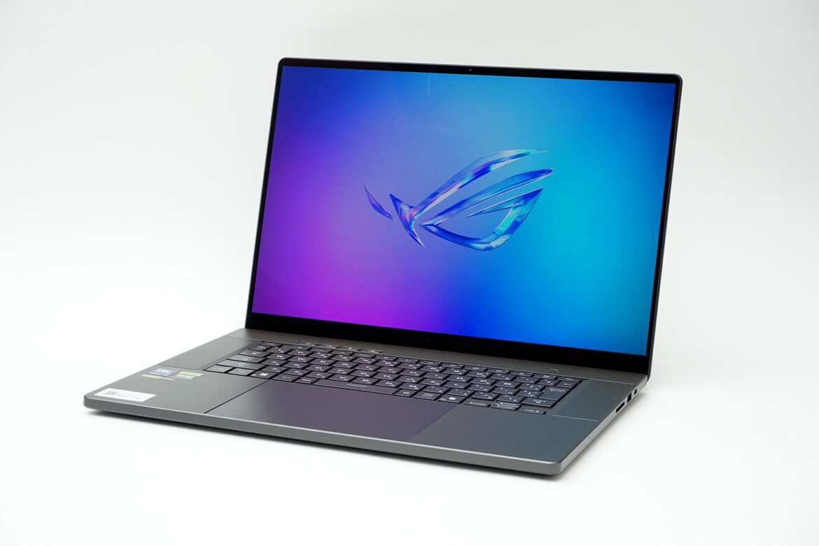 【PC短評】たった1.49cmの厚みでGeForce RTX 5090のパワー！ROGの新スリムゲーミングノートを見よ！ - PC Watch